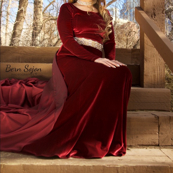 Red velvet dress - Picture 2 of 2